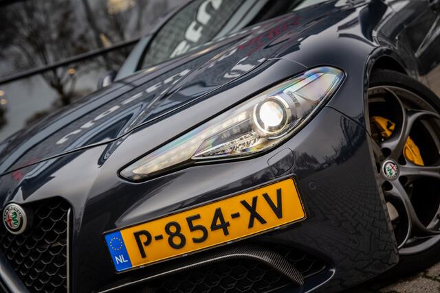 Alfa Romeo GIULIA 2.0T B-Tech , Carbon-delen exterieur, Memory-seats, Stuur/stoel-verwarming,