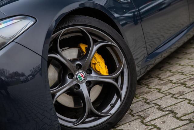 Alfa Romeo GIULIA 2.0T B-Tech , Carbon-delen exterieur, Memory-seats, Stuur/stoel-verwarming,