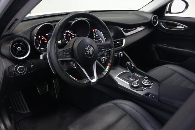 Alfa Romeo GIULIA 2.0T Super Automaat | Bi-Xenon | Carbon | Stoel/Stuurverwarming