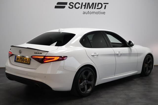 Alfa Romeo GIULIA 2.0T Super Automaat | Bi-Xenon | Carbon | Stoel/Stuurverwarming