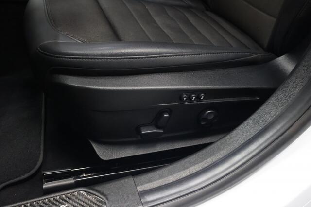 Alfa Romeo GIULIA 2.0T Super Automaat | Bi-Xenon | Carbon | Stoel/Stuurverwarming