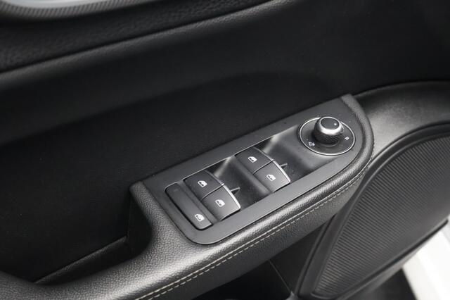 Alfa Romeo GIULIA 2.0T Super Automaat | Bi-Xenon | Carbon | Stoel/Stuurverwarming