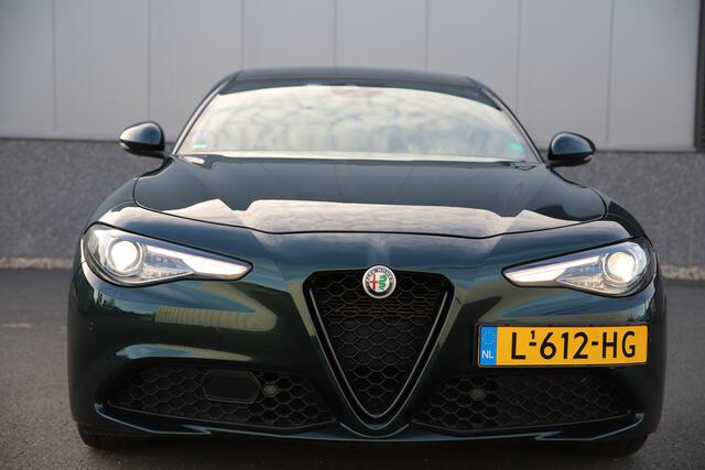 Alfa Romeo GIULIA 2.0T 200pk*Veloce int.*/Leder/Pano-dak/H-Kardon/Trekhaak
