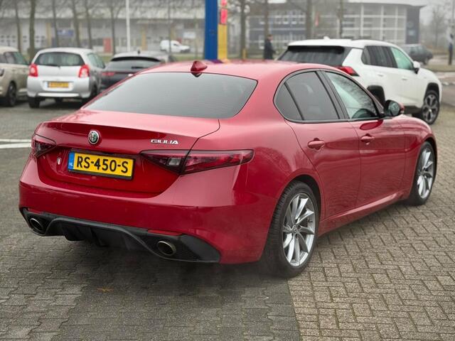 Alfa Romeo GIULIA 2.0T 200PK LEER CAMERA