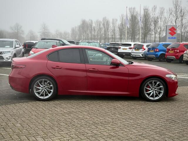 Alfa Romeo GIULIA 2.0T 200PK LEER CAMERA