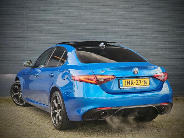 Alfa Romeo GIULIA 2.0 T AWD Veloce / PANO / ADAPT. SCHOKBREK. / ADAPT. CRUISE /