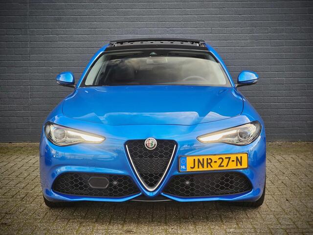 Alfa Romeo GIULIA 2.0 T AWD Veloce / PANO / ADAPT. SCHOKBREK. / ADAPT. CRUISE /