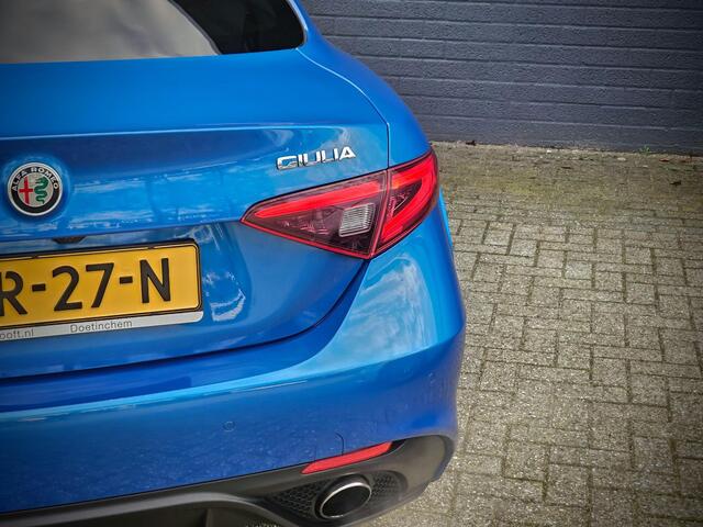 Alfa Romeo GIULIA 2.0 T AWD Veloce / PANO / ADAPT. SCHOKBREK. / ADAPT. CRUISE /