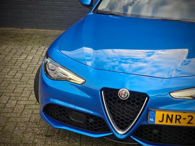 Alfa Romeo GIULIA 2.0 T AWD Veloce / PANO / ADAPT. SCHOKBREK. / ADAPT. CRUISE /