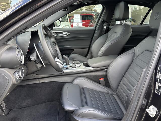 Alfa Romeo GIULIA 2.0T 280 AWD Veloce | 19" Velgen | Panoramadak | Adas 2 | Carplay en Android Let op auto niet altijd aanwezig