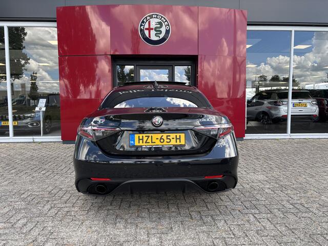 Alfa Romeo GIULIA 2.0T 280 AWD Veloce | 19" Velgen | Panoramadak | Adas 2 | Carplay en Android Let op auto niet altijd aanwezig