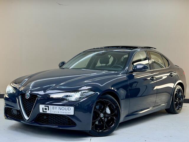 Alfa Romeo GIULIA 2.0T Super, 200Pk, 2017, 2de eigenaar, Panoramadak, Navigatie, Parkeersensoren, Xenon koplampen, Cruise control, Climate control,