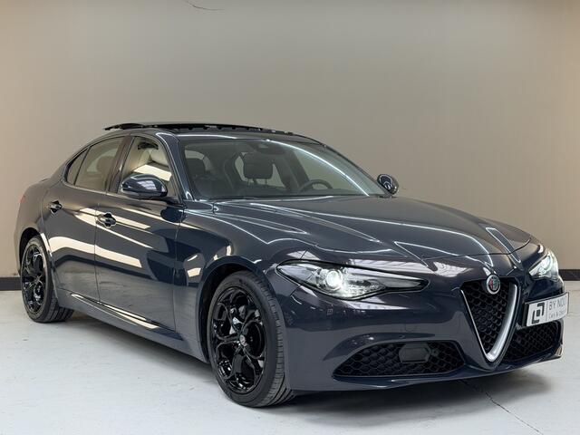 Alfa Romeo GIULIA 2.0T Super, 200Pk, 2017, 2de eigenaar, Panoramadak, Navigatie, Parkeersensoren, Xenon koplampen, Cruise control, Climate control,