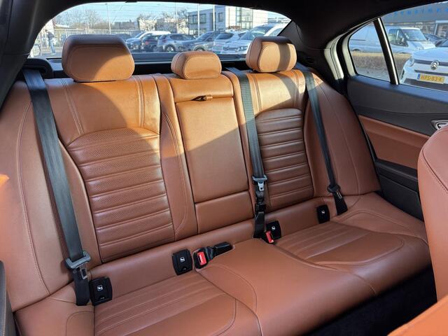 Alfa Romeo GIULIA 2.0T Super | Veloce interieur | Xenon | Prijs is rijklaar incl. garantie