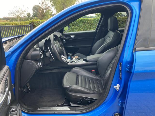 Alfa Romeo GIULIA 2.0 T Veloce 280 PK - Panorama Schuifdak - Harman Kardon - RWD !!