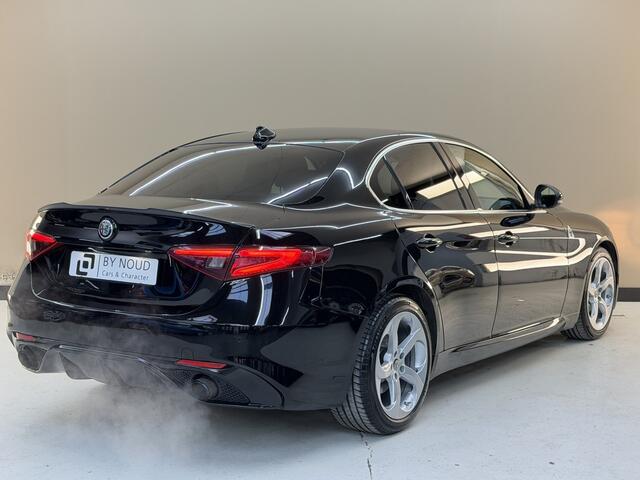 Alfa Romeo GIULIA 2.0T Super, 200Pk, 2017, 2de eigenaar, Climate control, Cruise control, Schakelflippers, Navigatie, Bluetooth, Half leder/ half stof, Volledige historie,