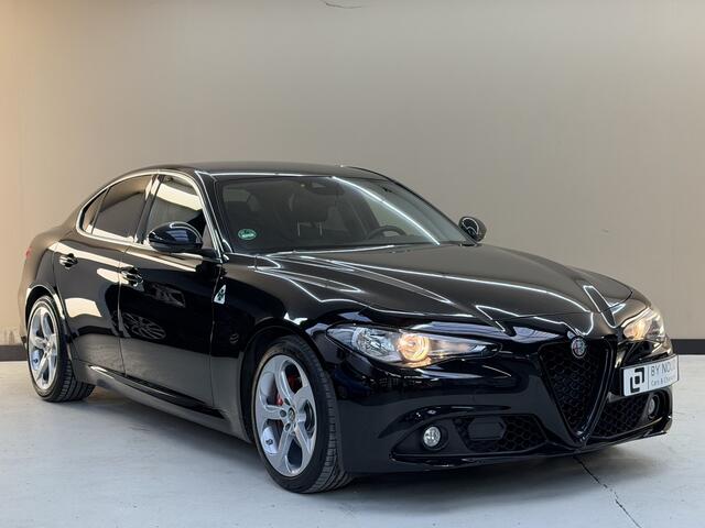 Alfa Romeo GIULIA 2.0T Super, 200Pk, 2017, 2de eigenaar, Climate control, Cruise control, Schakelflippers, Navigatie, Bluetooth, Half leder/ half stof, Volledige historie,