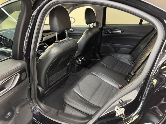 Alfa Romeo GIULIA 2.0T Super, 200Pk, 2017, 2de eigenaar, Climate control, Cruise control, Schakelflippers, Navigatie, Bluetooth, Half leder/ half stof, Volledige historie,