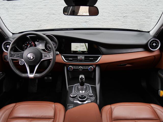 Alfa Romeo GIULIA 2.0T 200PK SUPER/ TABACCO LEDER/ AFN. TREKHAAK