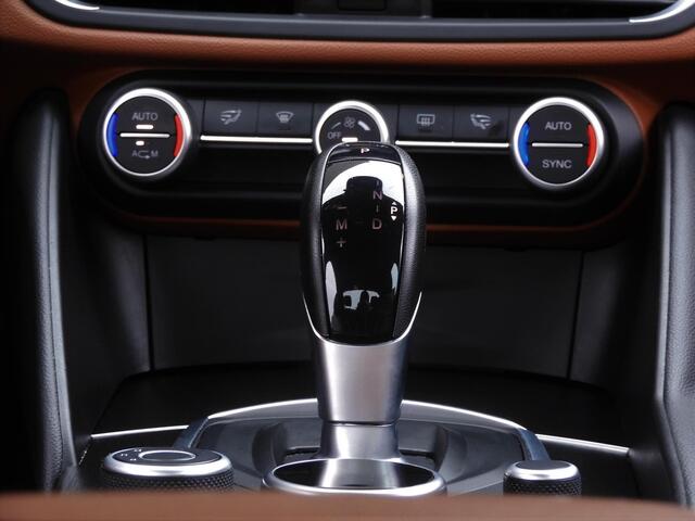 Alfa Romeo GIULIA 2.0T 200PK SUPER/ TABACCO LEDER/ AFN. TREKHAAK