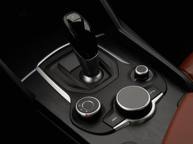 Alfa Romeo GIULIA 2.0T 200PK SUPER/ TABACCO LEDER/ AFN. TREKHAAK