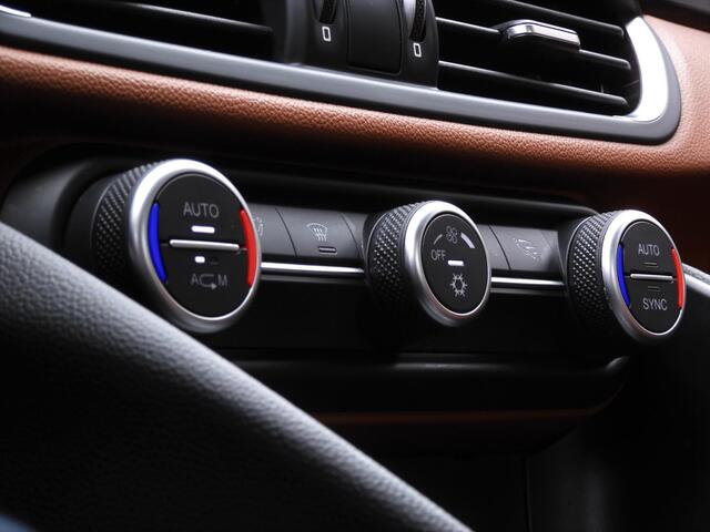 Alfa Romeo GIULIA 2.0T 200PK SUPER/ TABACCO LEDER/ AFN. TREKHAAK