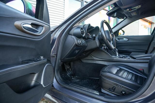 Alfa Romeo GIULIA 2.0 T AWD B4 + GEPANTSERD 280 PK | Diplomatiek veiligheidsglas | Ex-regeringsauto Italië | Unieke historie