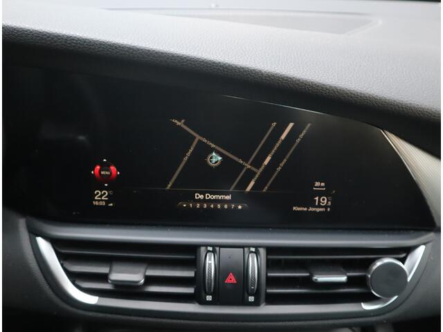 Alfa Romeo GIULIA 2.0T Super / Adaptive CC