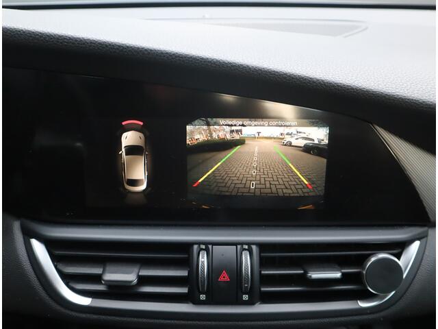 Alfa Romeo GIULIA 2.0T Super / Adaptive CC