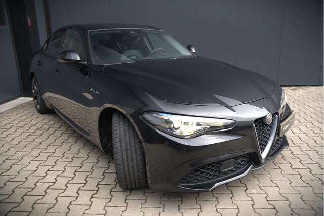 Alfa Romeo GIULIA 2.0 T AWD Veloce Q4 | Harman Kardon | Stuurverwarming | Stoelverwarming | Memory Seat | Keyless | Adaptive Cruise Control | Camera | Navigatie | DNA | Leer | QV Velgen | Elektrische Stoelen | Dodehoek Detectie |