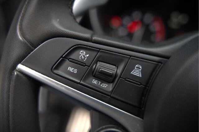 Alfa Romeo GIULIA 2.0 T AWD Veloce Q4 | Harman Kardon | Stuurverwarming | Stoelverwarming | Memory Seat | Keyless | Adaptive Cruise Control | Camera | Navigatie | DNA | Leer | QV Velgen | Elektrische Stoelen | Dodehoek Detectie |