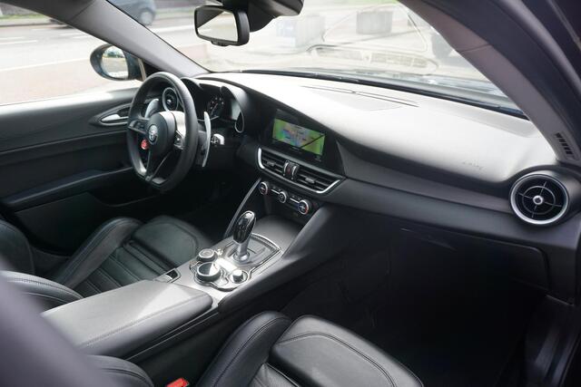 Alfa Romeo GIULIA 2.0 T AWD Veloce | Carbon | Carplay | milano edition