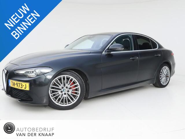 Alfa Romeo GIULIA 2.0T Super | 310pk | 1e eigenaar | Clima | Cruise | Multimedia/Navi | Leder | Stoel/-Stuurverwarming | PDC + Camera |