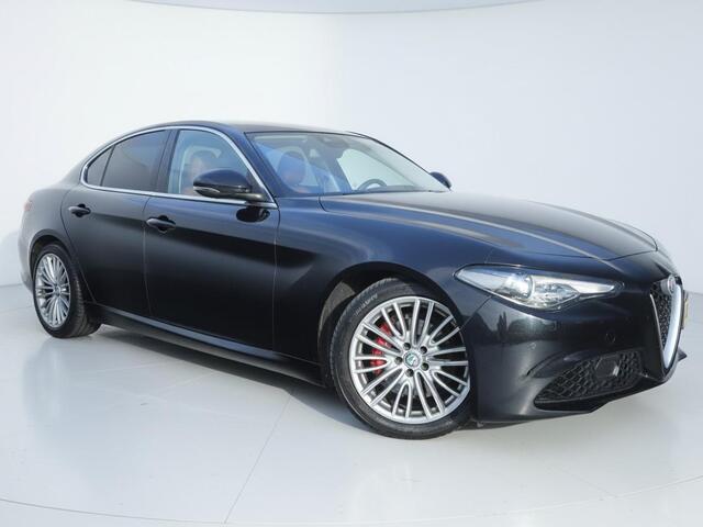 Alfa Romeo GIULIA 2.0T Super | 310pk | 1e eigenaar | Clima | Cruise | Multimedia/Navi | Leder | Stoel/-Stuurverwarming | PDC + Camera |