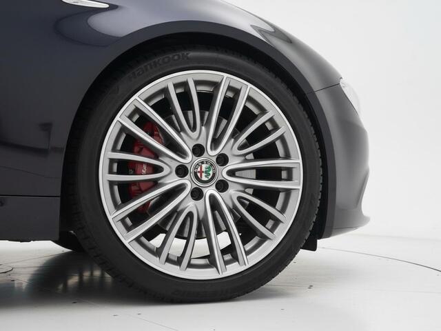 Alfa Romeo GIULIA 2.0T Super | 310pk | 1e eigenaar | Clima | Cruise | Multimedia/Navi | Leder | Stoel/-Stuurverwarming | PDC + Camera |