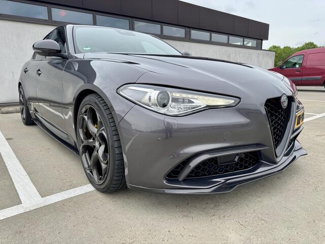 Alfa Romeo GIULIA 2.0T Super Veloce Tuning 310PK | Full Carbon | Leer | Appel-Android | 19" Breedset || Schakelflippers | Xenon |