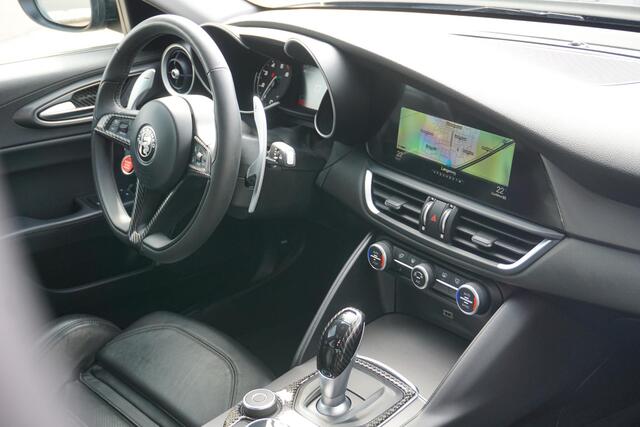 Alfa Romeo GIULIA 2.0 T AWD Veloce | Carbon | Carplay | Milano Edition