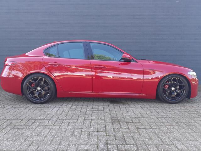 Alfa Romeo GIULIA 2.0 T Sprint VELOCE INT. / SPORTUITLAAT / VERLAAGD