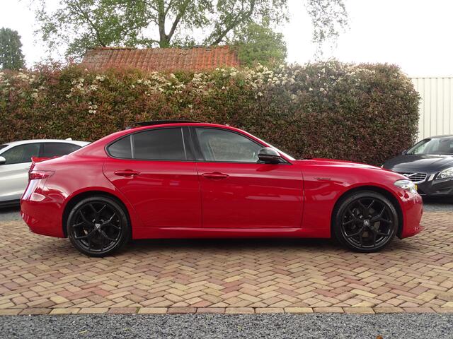 Alfa Romeo GIULIA 2.0 T Veloce AWD | Schuifdak | Ad.Susp. | Harman Kardon | Full options!