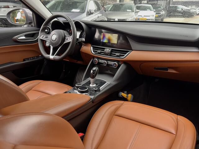 Alfa Romeo GIULIA 2.2 SUPER 180PK AUT8 LEDER NAVI AIRCO LED LMV PDC
