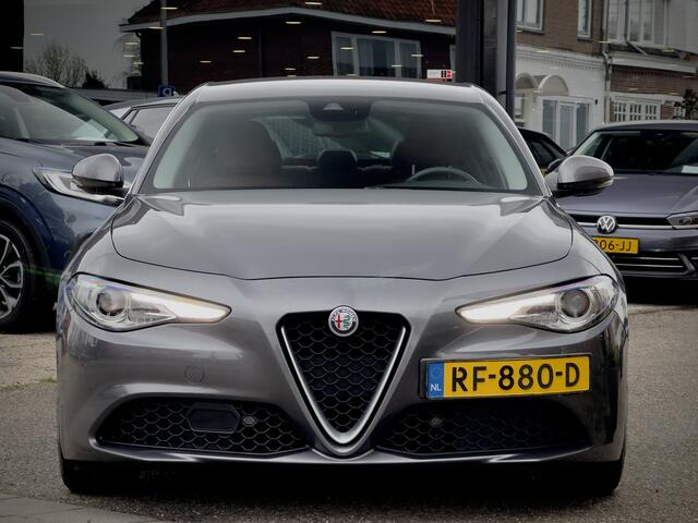 Alfa Romeo GIULIA 2.2 SUPER 180PK AUT8 LEDER NAVI AIRCO LED LMV PDC
