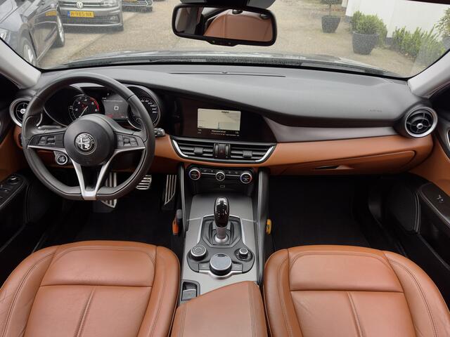 Alfa Romeo GIULIA 2.2 SUPER 180PK AUT8 LEDER NAVI AIRCO LED LMV PDC