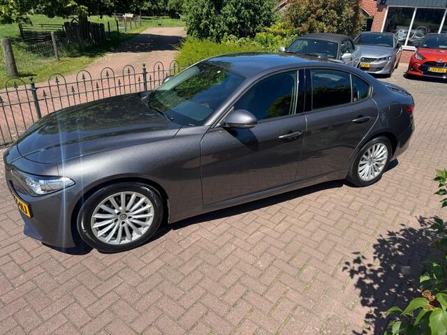 Alfa Romeo GIULIA 2.0T Super 200 PK Automaat *Leder*Keyless*Zeer nette auto