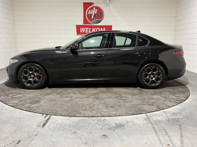 Alfa Romeo GIULIA 2.0T Super, Nieuwstaat, Volledig dealer onderhouden, Leder met memory, Cruise, Clima, Navi, Blue tooth, Achteruitrijcamera, Parkeersensoren, Michelin all season