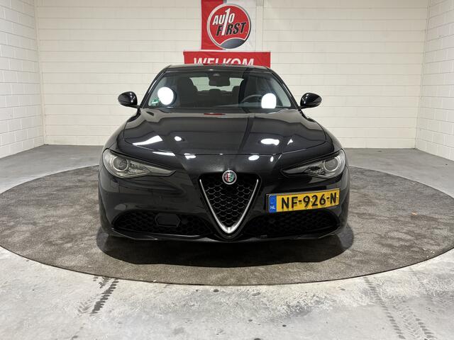 Alfa Romeo GIULIA 2.0T Super, Nieuwstaat, Volledig dealer onderhouden, Leder met memory, Cruise, Clima, Navi, Blue tooth, Achteruitrijcamera, Parkeersensoren, Michelin all season