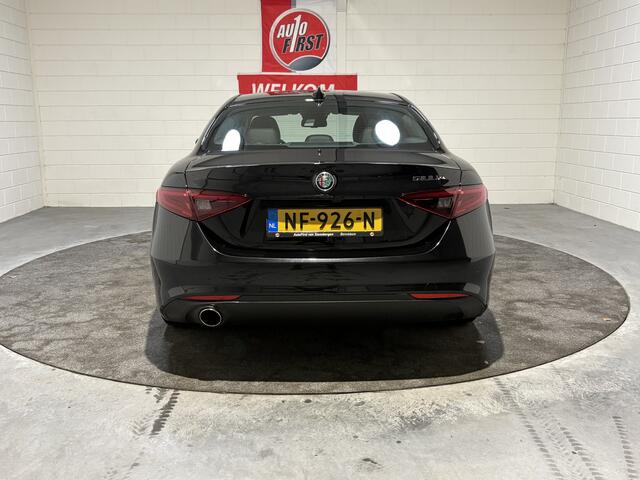 Alfa Romeo GIULIA 2.0T Super, Nieuwstaat, Volledig dealer onderhouden, Leder met memory, Cruise, Clima, Navi, Blue tooth, Achteruitrijcamera, Parkeersensoren, Michelin all season