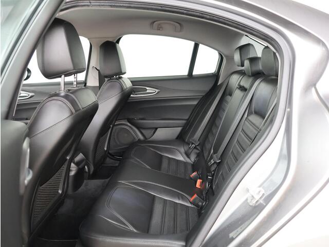 Alfa Romeo GIULIA 2.0 T AWD Veloce 280 pk | Originele All Wheel Drive | Veloce Stoelen | Navigatie
