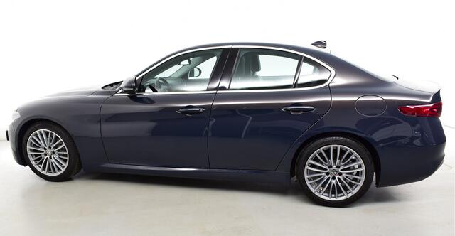 Alfa Romeo GIULIA 2.0T Super: |200 pk|Volledig dealer onderhouden|Origineel NL auto|Automaat|Achteruitrijcamera