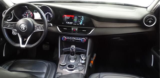 Alfa Romeo GIULIA 2.0T Super: |200 pk|Volledig dealer onderhouden|Origineel NL auto|Automaat|Achteruitrijcamera