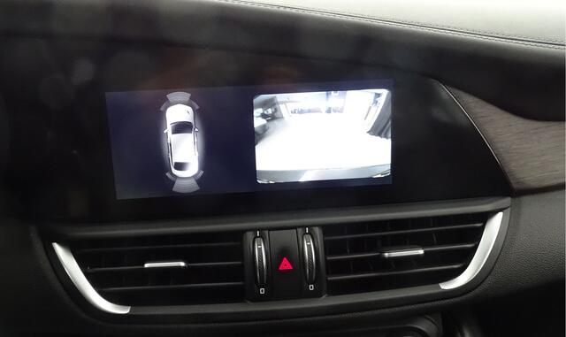 Alfa Romeo GIULIA 2.0T Super: |200 pk|Volledig dealer onderhouden|Origineel NL auto|Automaat|Achteruitrijcamera